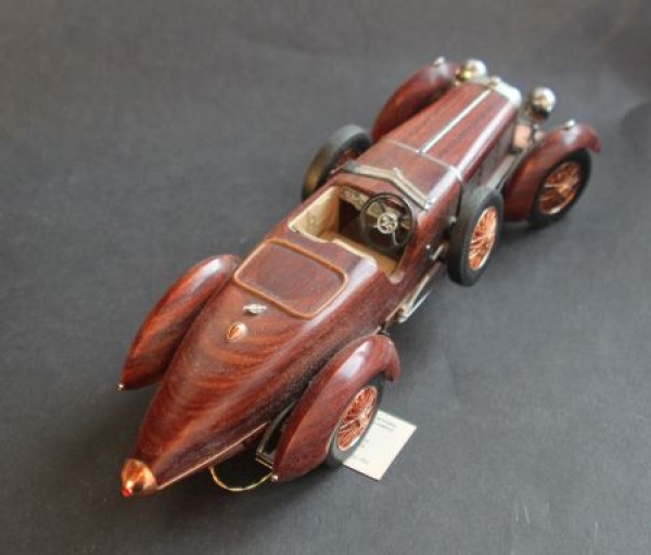 Franklin Mint Hispano Suiza Tullipwood Speedster 1924 DieCast Model (8157)